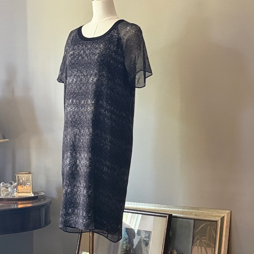 100% Silk Lined Sheer Sleeve Black Gray Shift Dress Size Small TSE